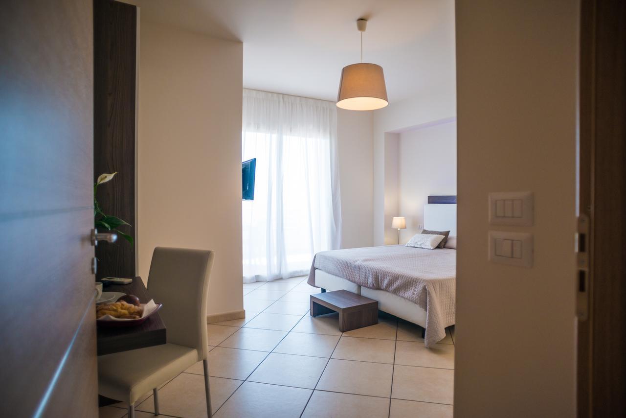 Riva Del Sol Bed & Breakfast Santa Teresa Di Riva Bagian luar foto