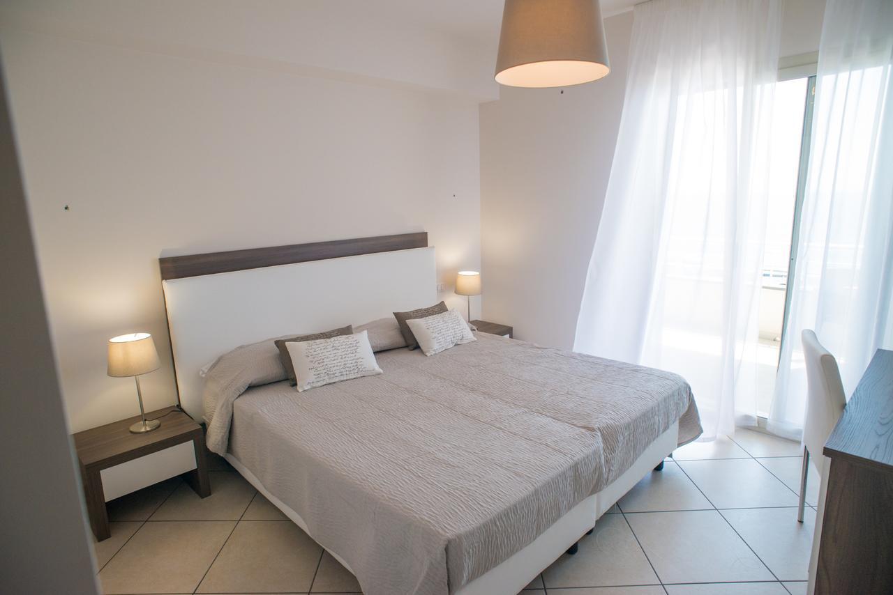 Riva Del Sol Bed & Breakfast Santa Teresa Di Riva Bagian luar foto