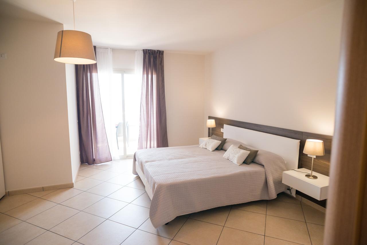 Riva Del Sol Bed & Breakfast Santa Teresa Di Riva Bagian luar foto