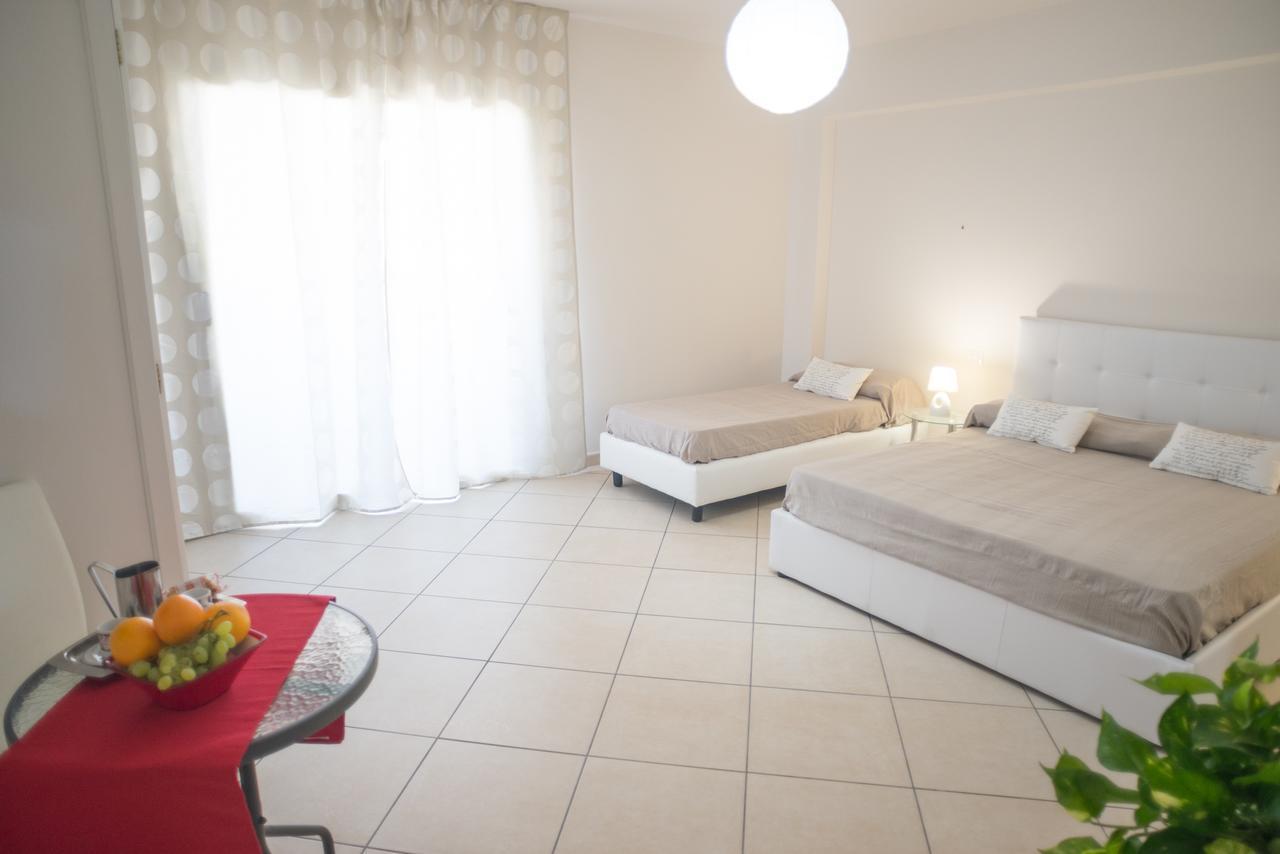 Riva Del Sol Bed & Breakfast Santa Teresa Di Riva Bagian luar foto