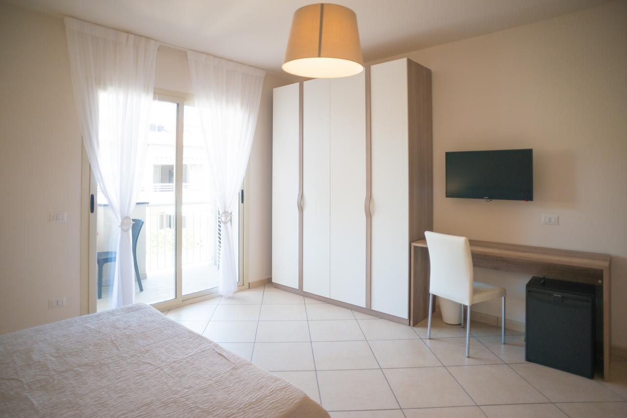 Riva Del Sol Bed & Breakfast Santa Teresa Di Riva Bagian luar foto