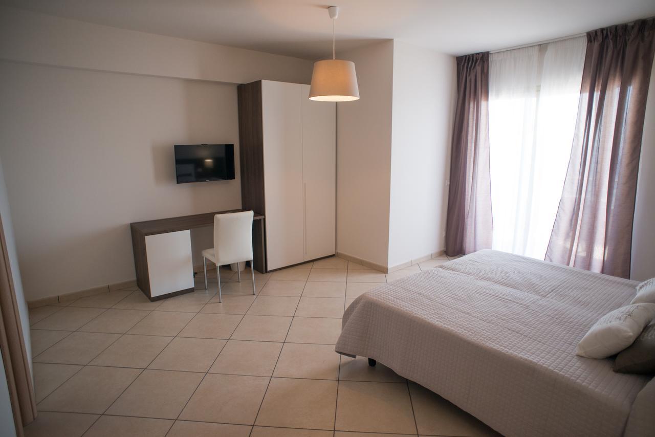 Riva Del Sol Bed & Breakfast Santa Teresa Di Riva Bagian luar foto