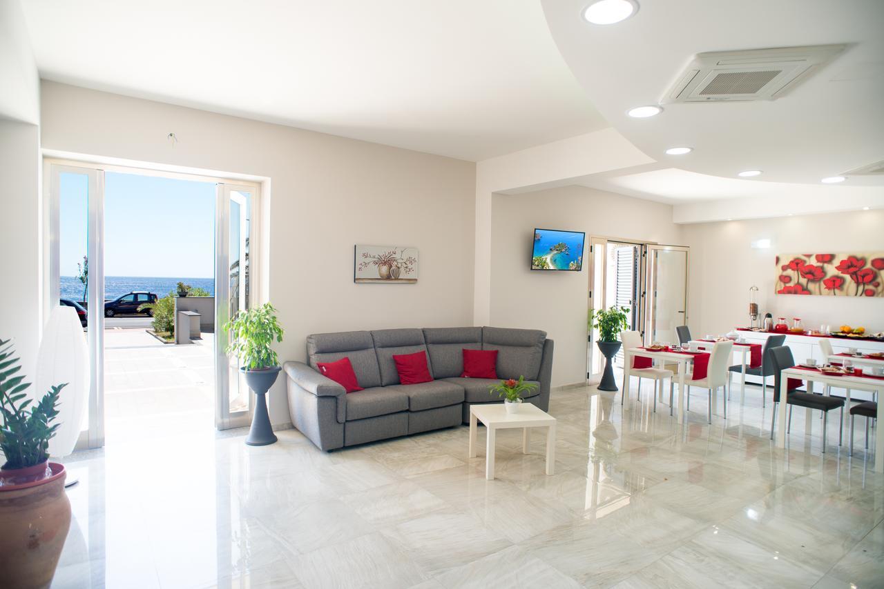 Riva Del Sol Bed & Breakfast Santa Teresa Di Riva Bagian luar foto