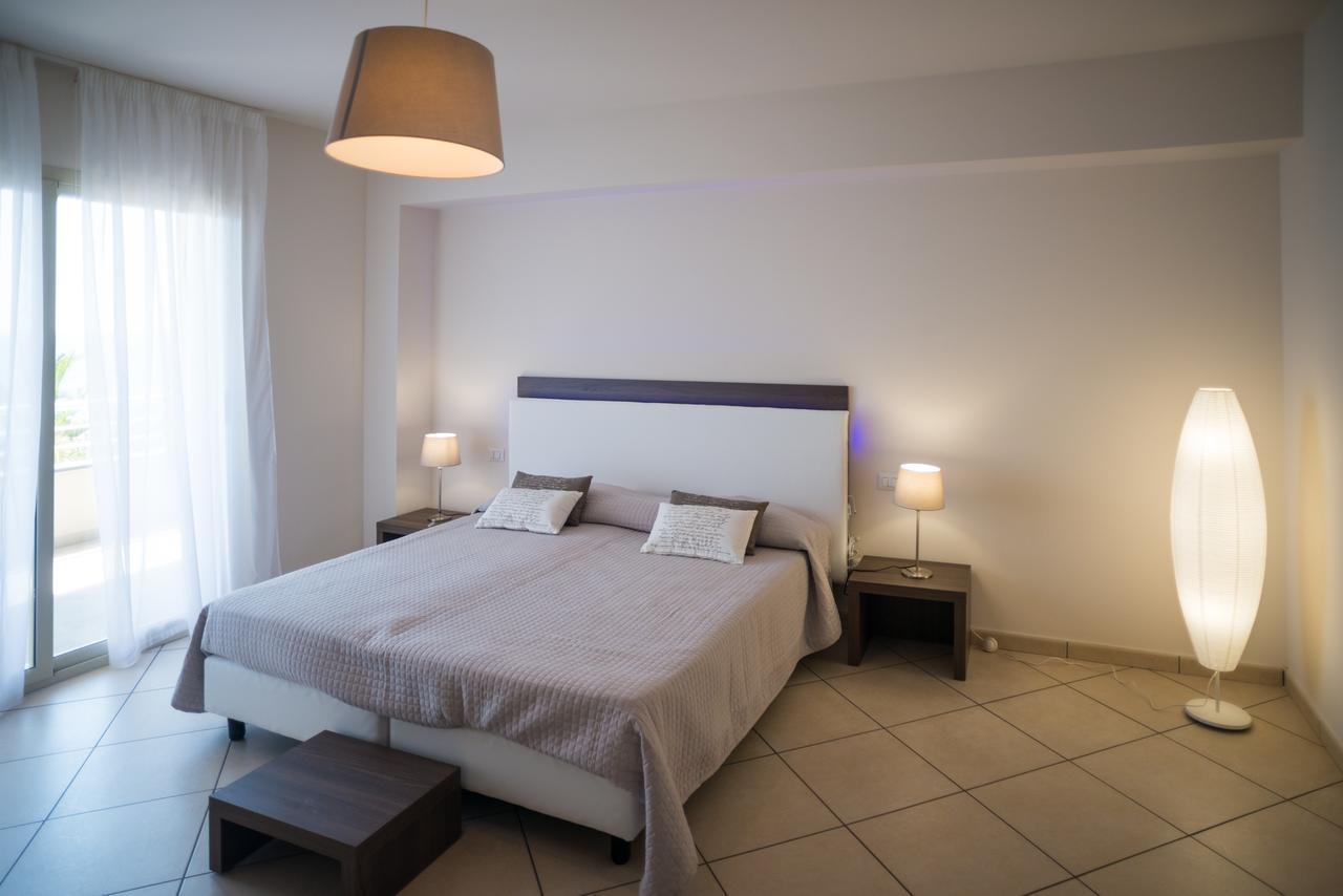 Riva Del Sol Bed & Breakfast Santa Teresa Di Riva Bagian luar foto
