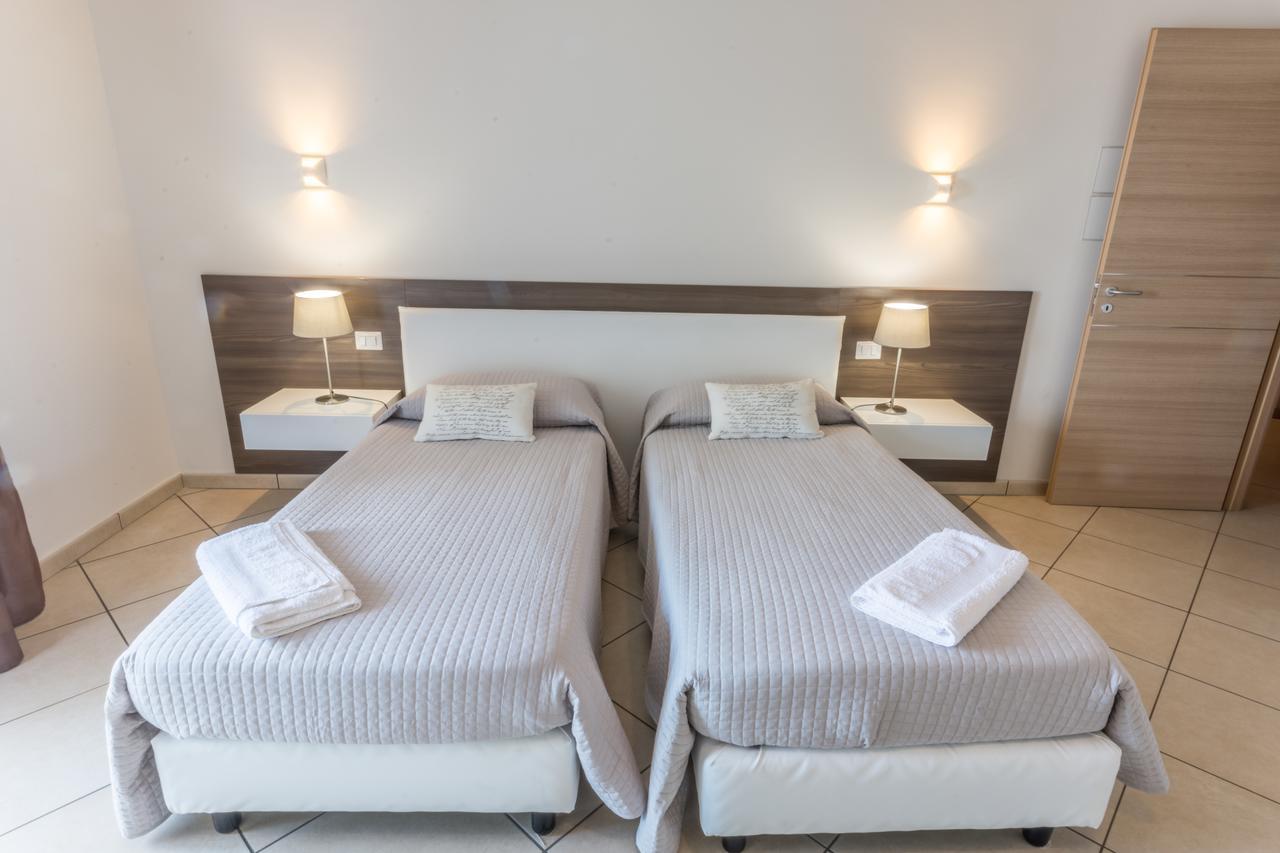 Riva Del Sol Bed & Breakfast Santa Teresa Di Riva Bagian luar foto
