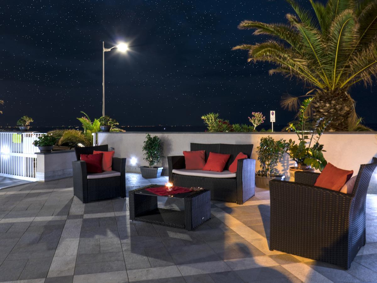 Riva Del Sol Bed & Breakfast Santa Teresa Di Riva Bagian luar foto