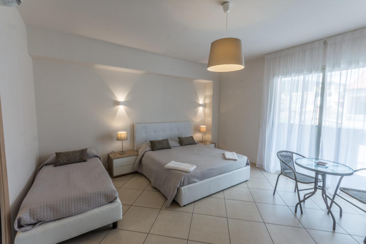 Riva Del Sol Bed & Breakfast Santa Teresa Di Riva Bagian luar foto